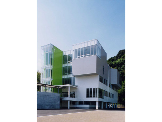 静岡産業大学情報学部 情報センター棟